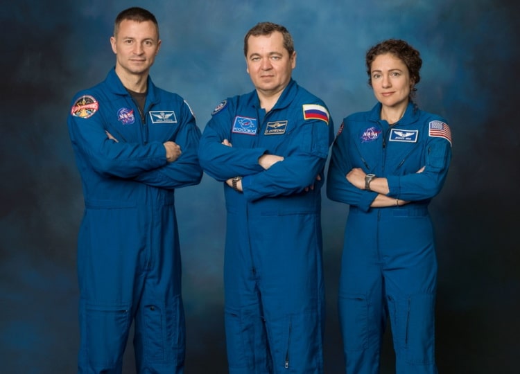 اعضاء ماموریت اکسپدیشن ۶۲: از راست به چپ: جسیکا میر، اولگا اسکریوپوچکا و اندرو مورگان