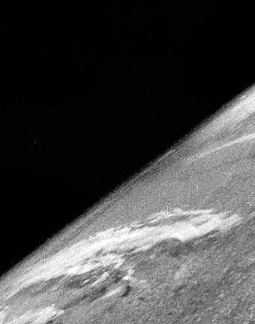 اولین تصویر زمین از فضا چگونه ثبت شد؟