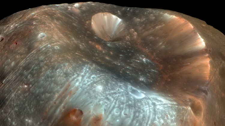 دهانه استینکی در قمر فوبوس